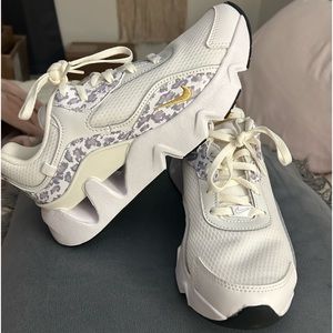 Nike Women Tennis Shoes